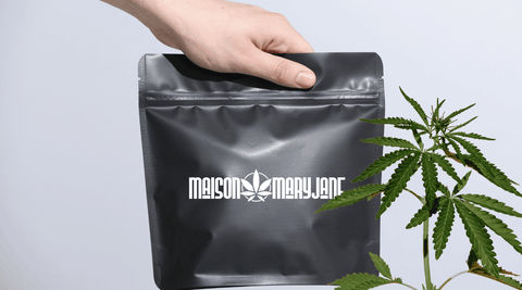 Pochette opaque et refermable Maison Maryjane pour conserver ses fleurs de CBD
